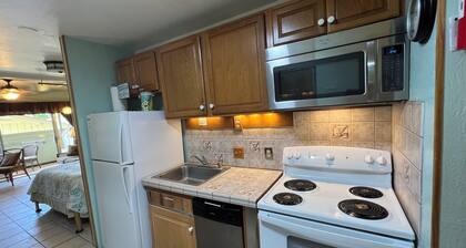 Kihei Bay Surf 144 Tropical Hawaiian Style Condo, Beachy Theme New Split A/C