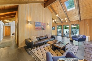 TV, fireplace, DVD player