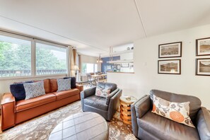 TV, fireplace, DVD player, foosball - Resort condo with 3 pools, hot tub, sports courts, & convenient ski access (Warren)