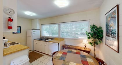 ATLANTIC BREEZE #3 2 bedrooms, 1 bathroom