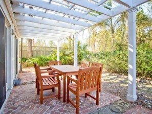 Outdoor dining - Baywatch | Bay View, Steps to the Beach! (Tybee Island)