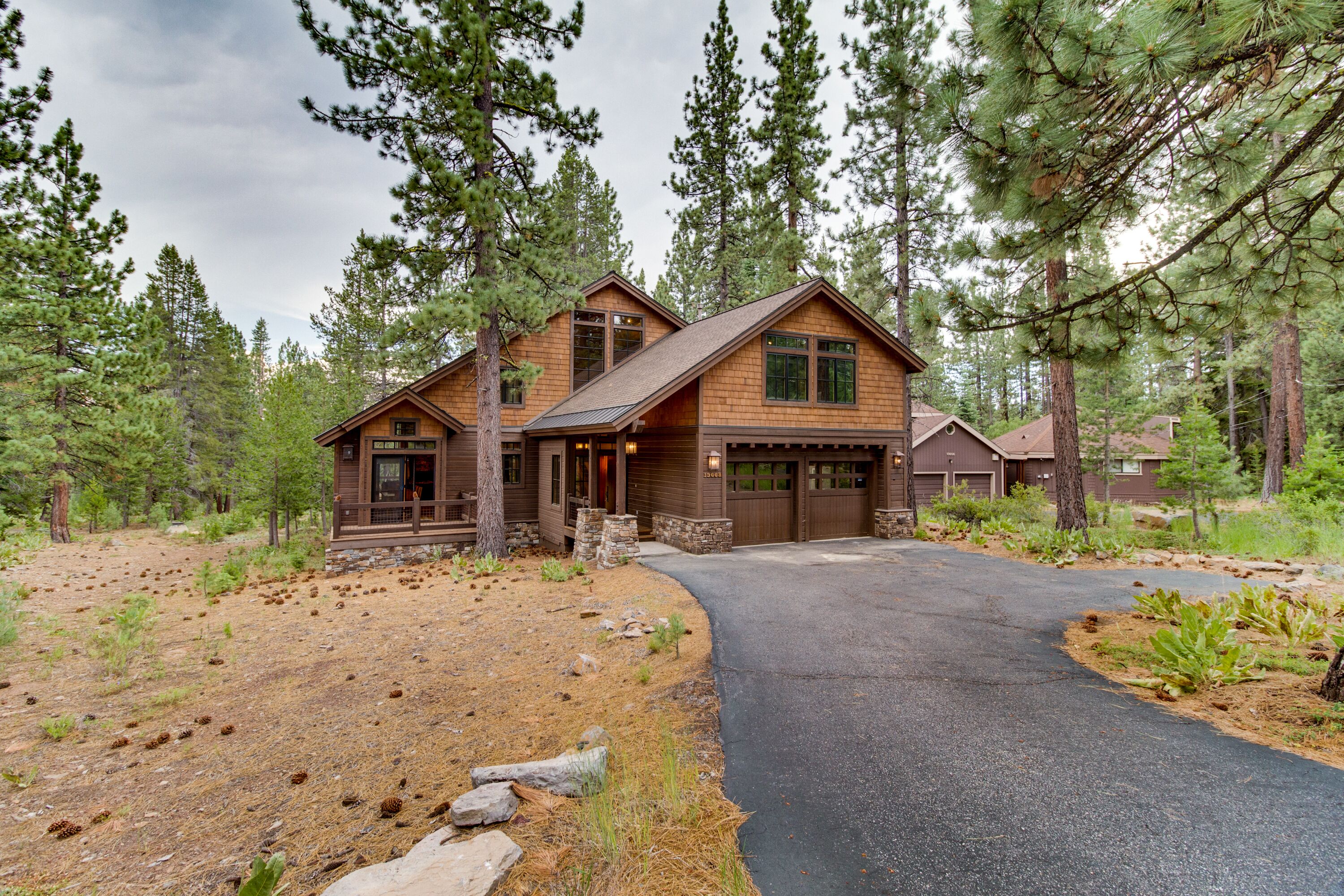 Modern Chic Home with Golf Views and Shared Pool and Hot Tub - Near Skiing