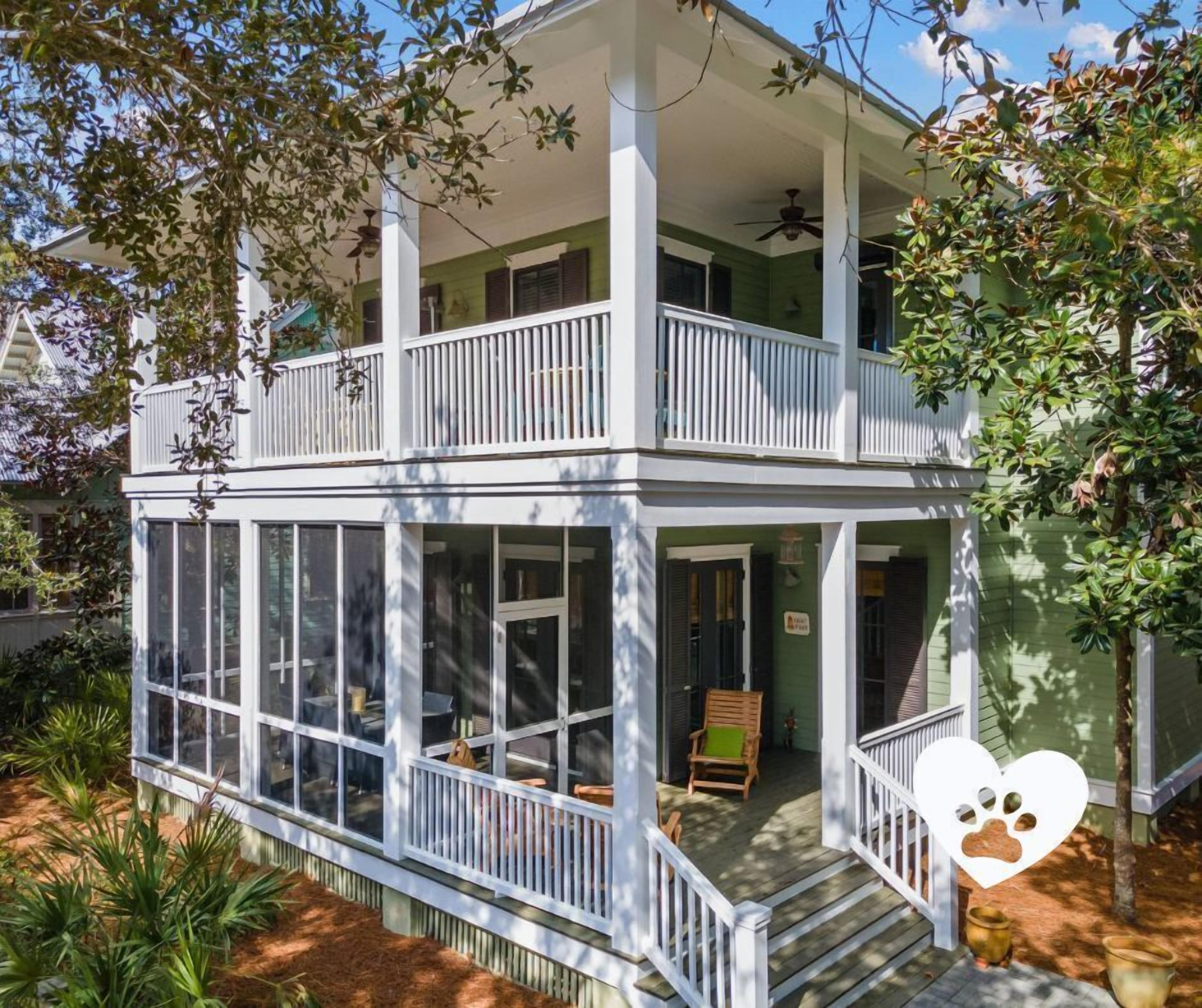 VOTED BEST 🐶 FRIENDLY HOME IN WATERCOLOR! GOLF CART & BIKES!