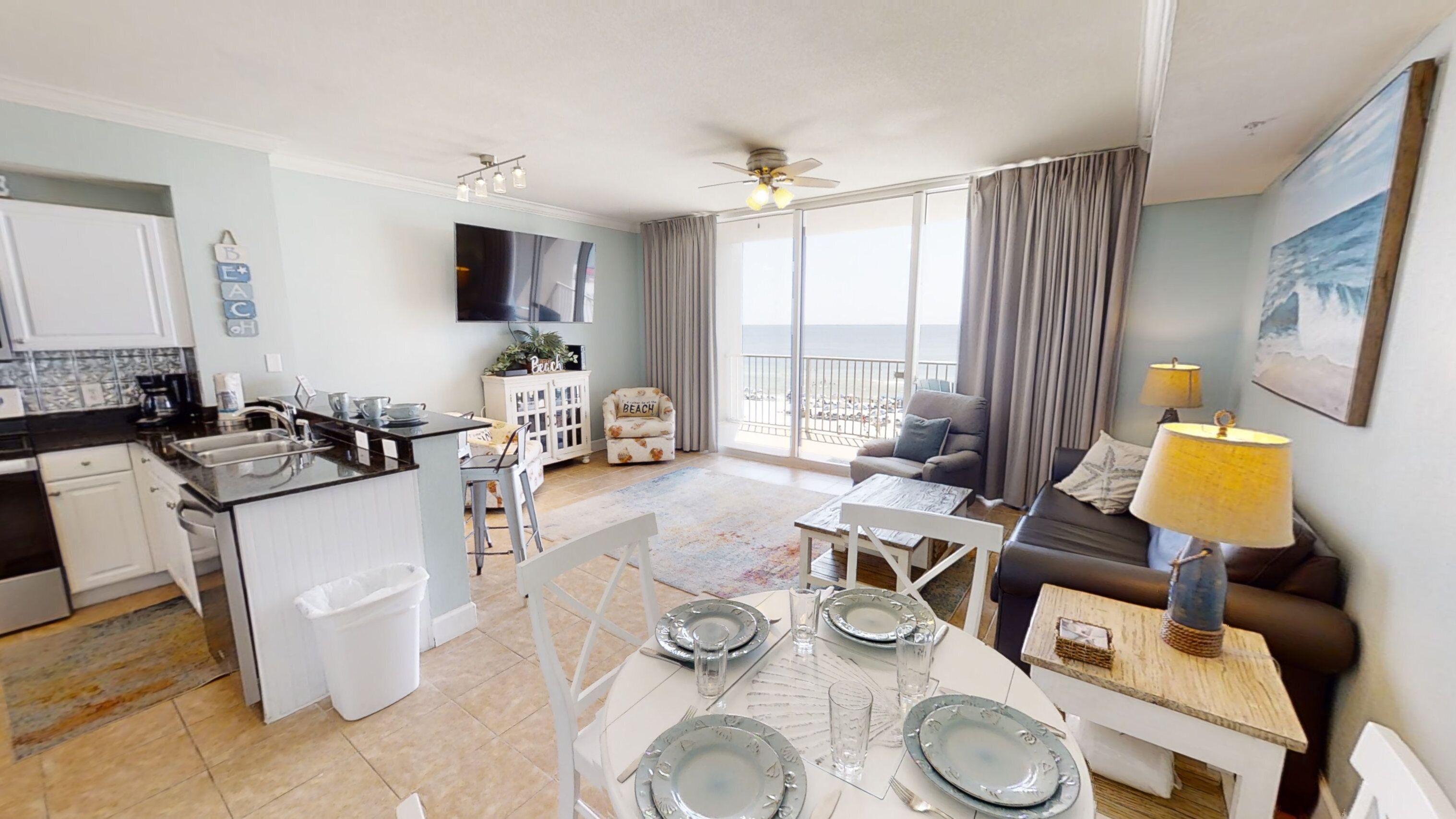 Super Convenient Location 2nd Floor! Free round of Golf & Activities Daily!