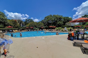 Pool - 898 Ketch Court-Steps to Harbourtown, pool & dining, Shopping & Activities (Hilton Head Island)