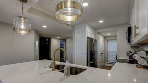 Coffee/tea maker, fridge, microwave, oven - 433 Captains Walk- Completely Renovated - Oceanfront Villa in Palmetto Dunes! (Hilton Head Island)