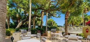 Captains Walk Grill Area - 433 Captains Walk- Completely Renovated - Oceanfront Villa in Palmetto Dunes! (Hilton Head Island)