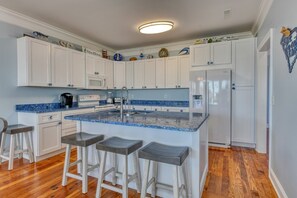 Fridge, microwave, oven, stovetop - Starboard - Six Bedroom, Five-and-a-Half-Bath Beach House with Community Pool (Garden City Beach)