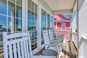 Property grounds - Starboard - Six Bedroom, Five-and-a-Half-Bath Beach House with Community Pool (Garden City Beach)