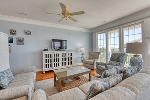 Téléviseur à écran plat, lecteur de DVD