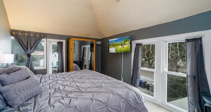 Trendy Dwntn Loveland Condo-Pets Welcome- Close to Rocky Mountain National Park!