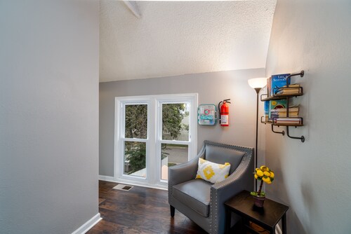 Trendy Dwntn Loveland Condo-Pets Welcome- Close to Rocky Mountain National Park!