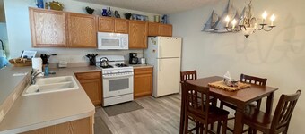 Charming Oasis in The Villages - Pet-Friendly Paradise w/Golf Cart!