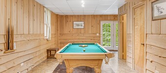 Pet-Friendly A-Frame w/ Hot Tub, Fenced Yard + Biltmore Pass – Near Asheville