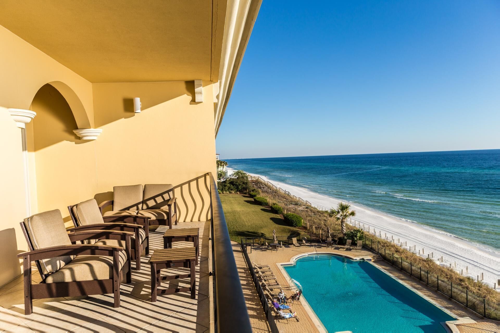 Book Your Fall Stay Now! Spacious Luxury Gulf Front Condo with Balcony! Sports TV Package!