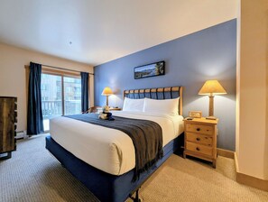 Iron/ironing board, WiFi, bed sheets - Large Modern Mountain Condo Near Slopes & Village (Keystone)