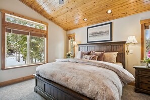 4 habitaciones, tabla de planchar con plancha, wifi y ropa de cama 