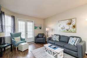 تلفزيون بشاشة مسطحة، مشغل دي في دي، مكتب