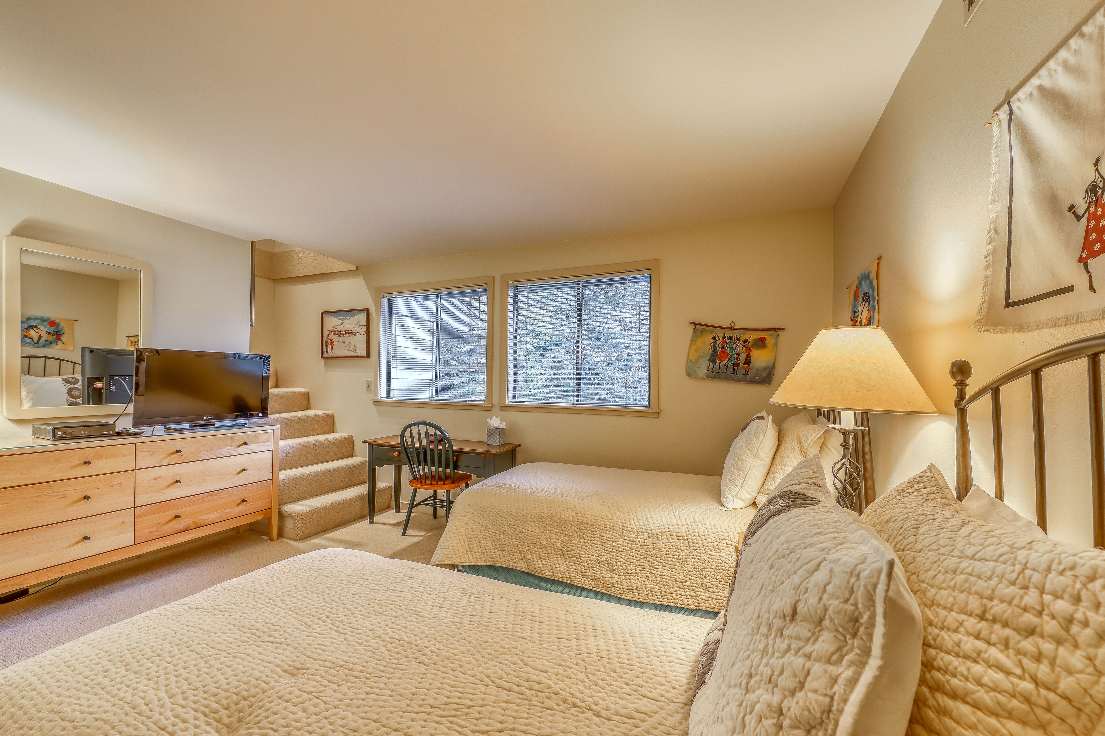 2 slaapkamers, een strijkplank/strijkijzer, gratis internet, beddengoed