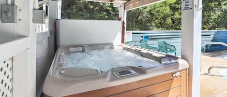 Bañera de hidromasaje exterior