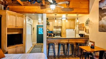 1 habitación, internet y ropa de cama