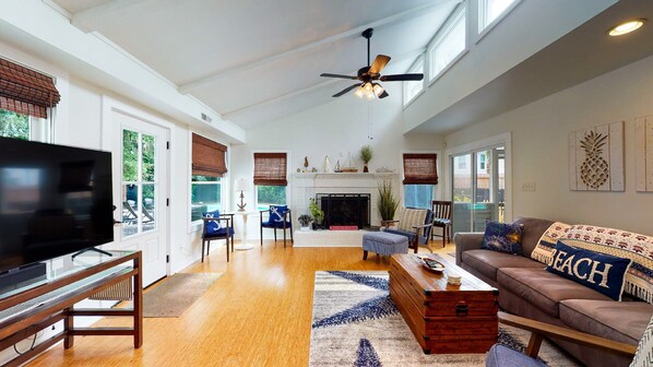 TV, fireplace, DVD player