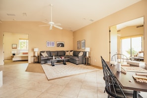 Smart TV, fireplace, table tennis - Firefly by AvantStay | Spacious Backyard w/ Pool& Hot Tub! (La Quinta)