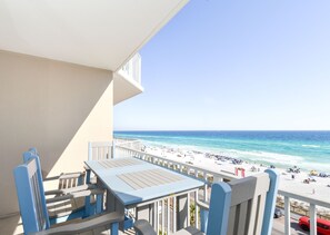 تناول الطعام بالخارج