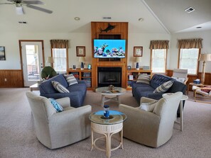 TV, fireplace, DVD player, books - Only 800 feet to the beautiful beaches! Private 16x32 pool. Hot Tub. Pets ok. Pool Table (Corolla)