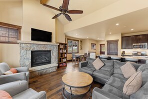 Televisor i llar de foc