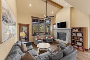 TV, fireplace - Incredible Mountain Views from the Private Deck and Walk-Out Patio (Keystone)