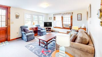 TV, lettore DVD, videoteca