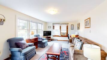 TV, lettore DVD, videoteca