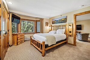 Bedroom - Atrium 108 Breckenridge Vacation Rental - Atrium 108: Historic District Ski Condo, Fireplace, Hot Tub Access. (Breckenridge)
