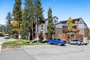 Exterior - Atrium 108 - Breckenridge Vacation Rental - Atrium 108: Historic District Ski Condo, Fireplace, Hot Tub Access. (Breckenridge)