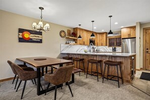 Dining Area - Atrium 108 - Breckenridge Vacation Rental - Atrium 108: Historic District Ski Condo, Fireplace, Hot Tub Access. (Breckenridge)