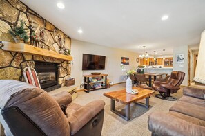 TV, fireplace