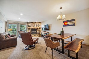 Interior - Cozy 2BR condo in Breckenridge with wooded views, easy ski access. Atrium 108! (Breckenridge)