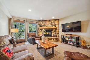 TV, fireplace - Cozy 2BR condo in Breckenridge with wooded views, easy ski access. Atrium 108! (Breckenridge)