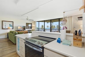Interior - Spacious 3 bedroom oceanfront condo suite (Kihei)