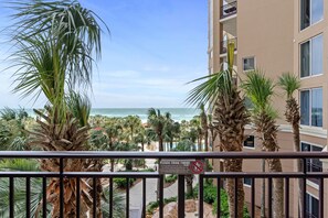 Property grounds - 1BR w/ Beach Views! Spacious Balcony, Tropical Pool, Tiki Bar, Hot Tub, Tram. (Miramar Beach)