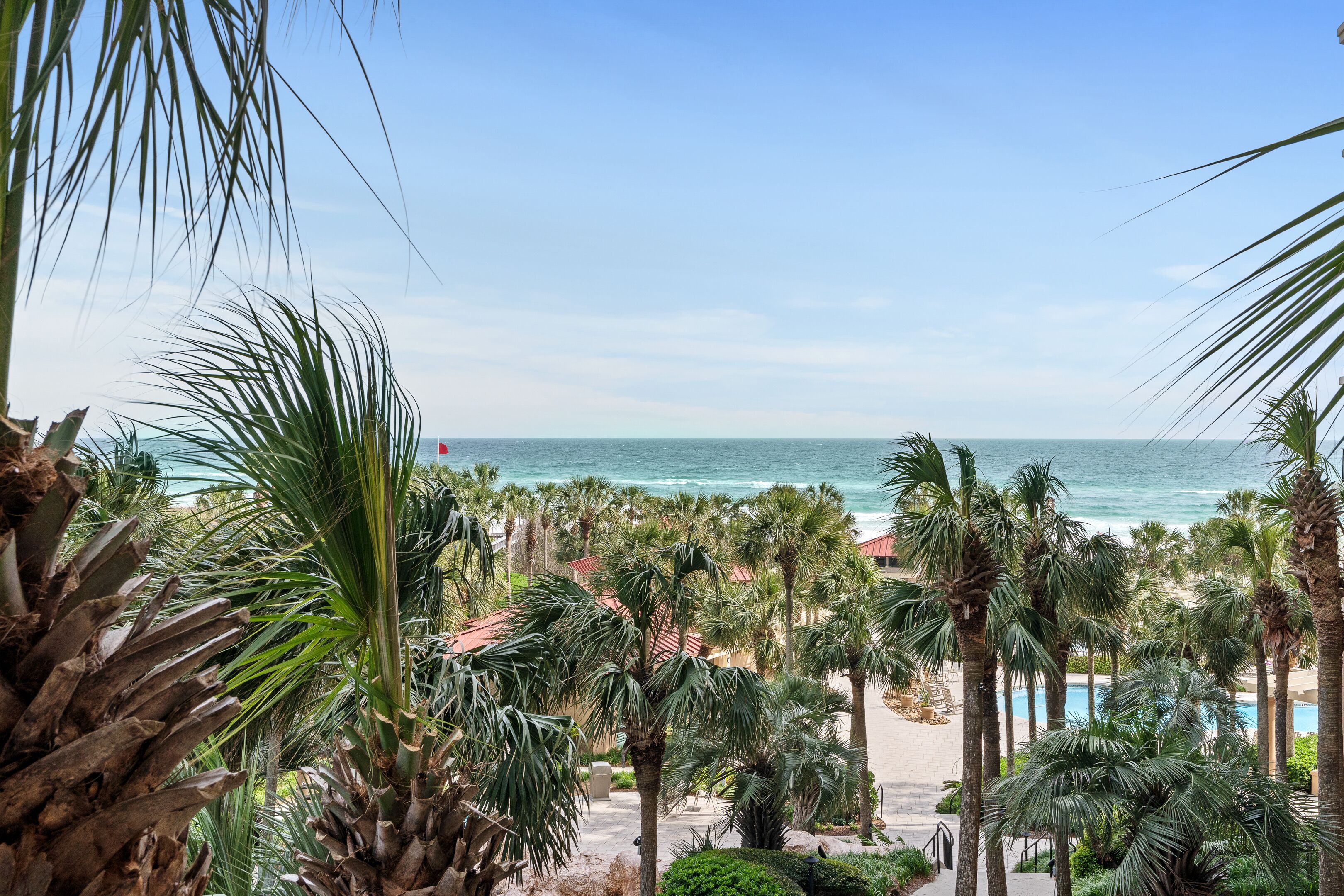 Reduced Rate 8/18-8/30 Beachfront Condo! Stunning View 2 Pools, Keyless Entry