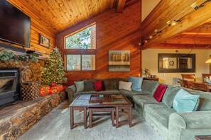 Smart TV y chimenea 