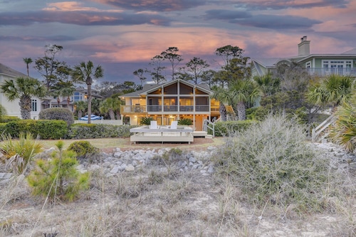 13 Dune Lane - Oceanfront, Large Screened Porch and Private Pool