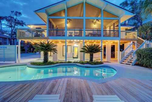 13 Dune Lane - Oceanfront, Large Screened Porch and Private Pool