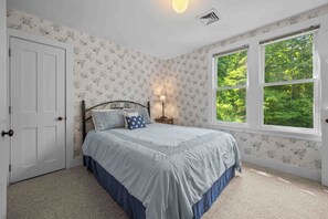 6 bedrooms, iron/ironing board, free WiFi, bed sheets