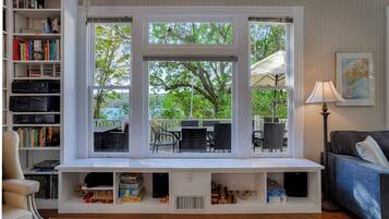 Fernseher, Kamin, DVD-Player, Arbeitsbereiche