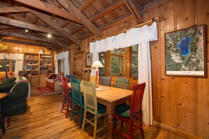 Dining - Ward Creek Cabin By Tahoe Getaways - Dog OK, Close to Trails and Lake (Tahoe City)