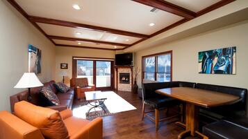 Télévision, cheminée