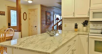 8 Loisirs - Maison lumineuse et lumineuse - Quartier calme, cuisine et salles de bain rénovées, laissez-passer SHARC